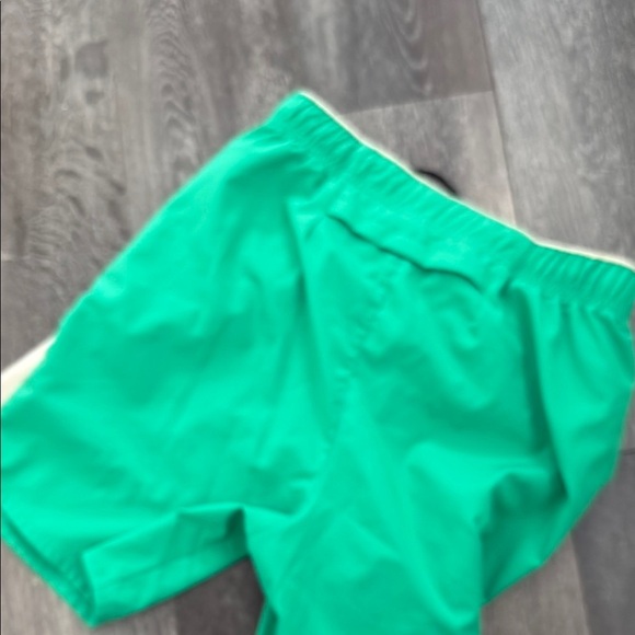 Nike Men's Green Shorts - Picture 5 of 5